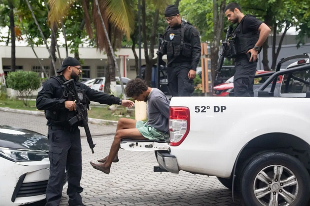 Caos no Rio de Janeiro: confronto entre polícia e traficantes do Comando Vermelho